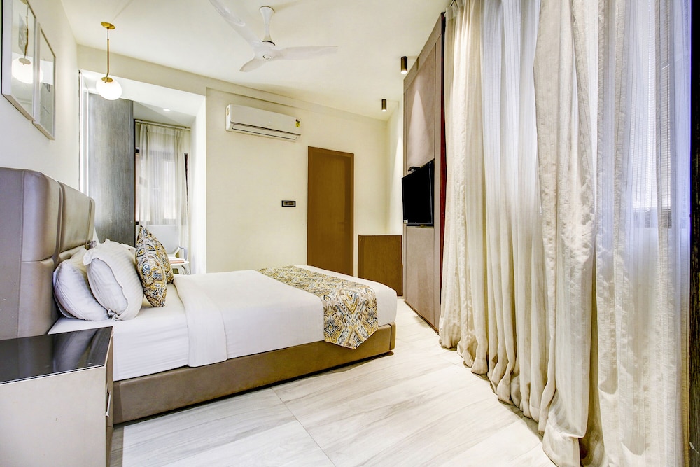 Executive Room - Photo 1