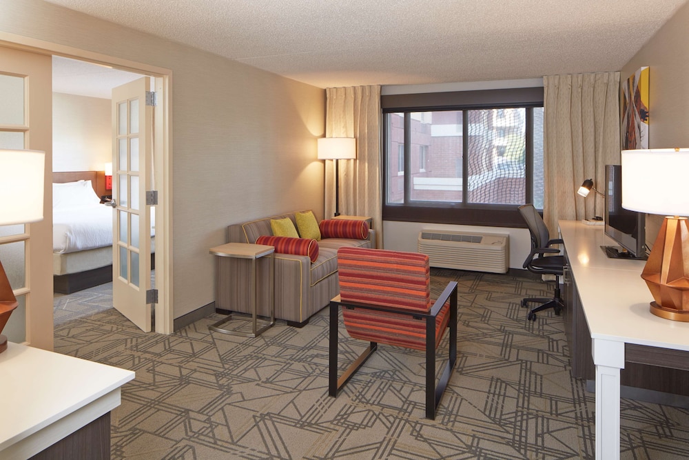 Premium Suite, 1 King Bed - Photo 1