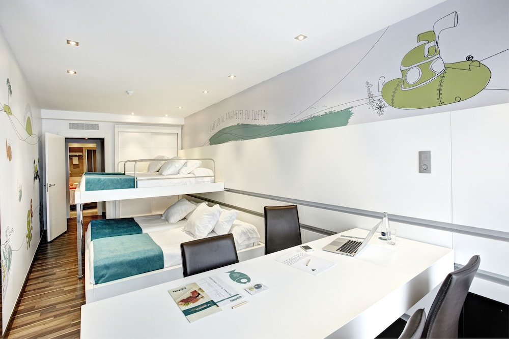 Family Room, Balcony, Sea View