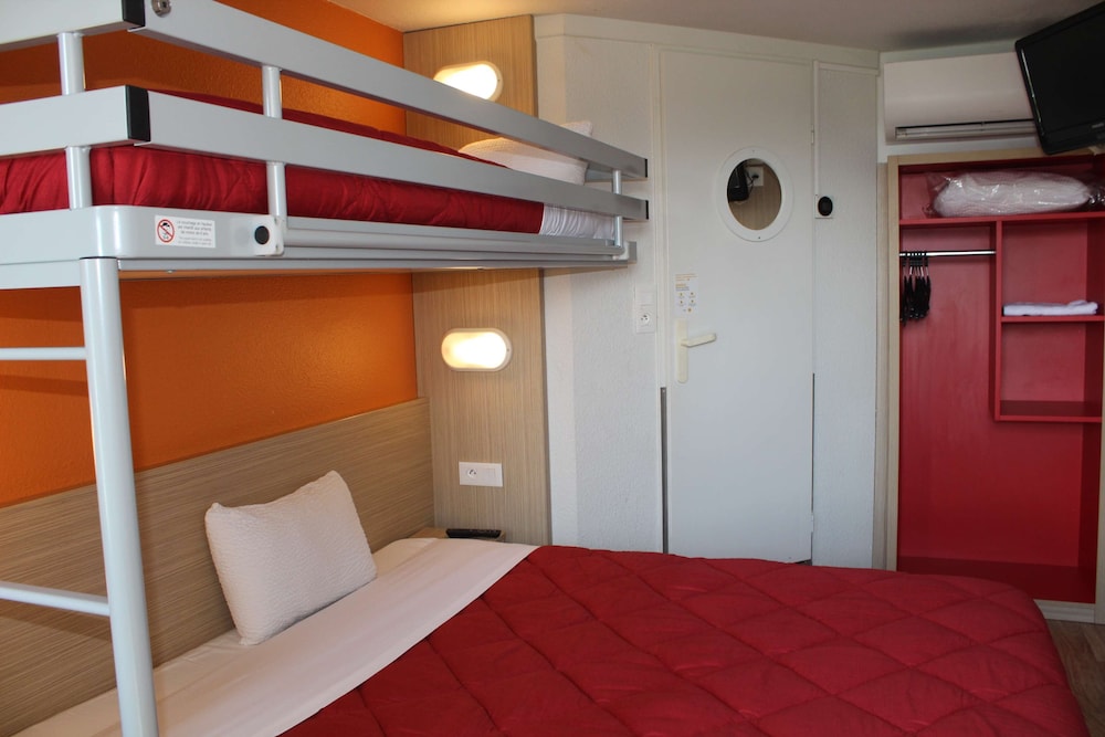 Standard Room, Multiple Beds (1 Double and 1 Single bed) - Photo 7