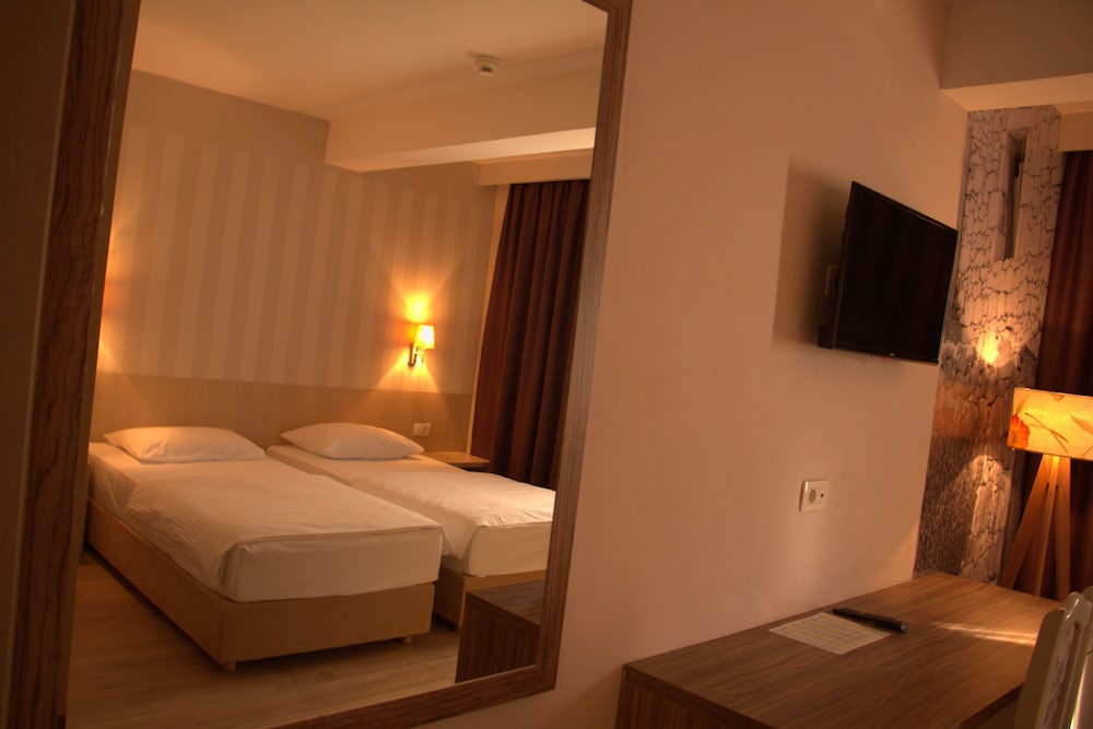 Comfort Double Room, City View, Corner photo 1