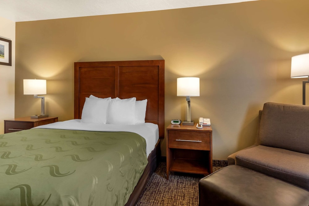 Room, 1 Queen Bed with Sofa bed, Accessible, Non Smoking - Photo 3