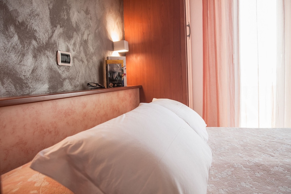 Double Room - Photo 5
