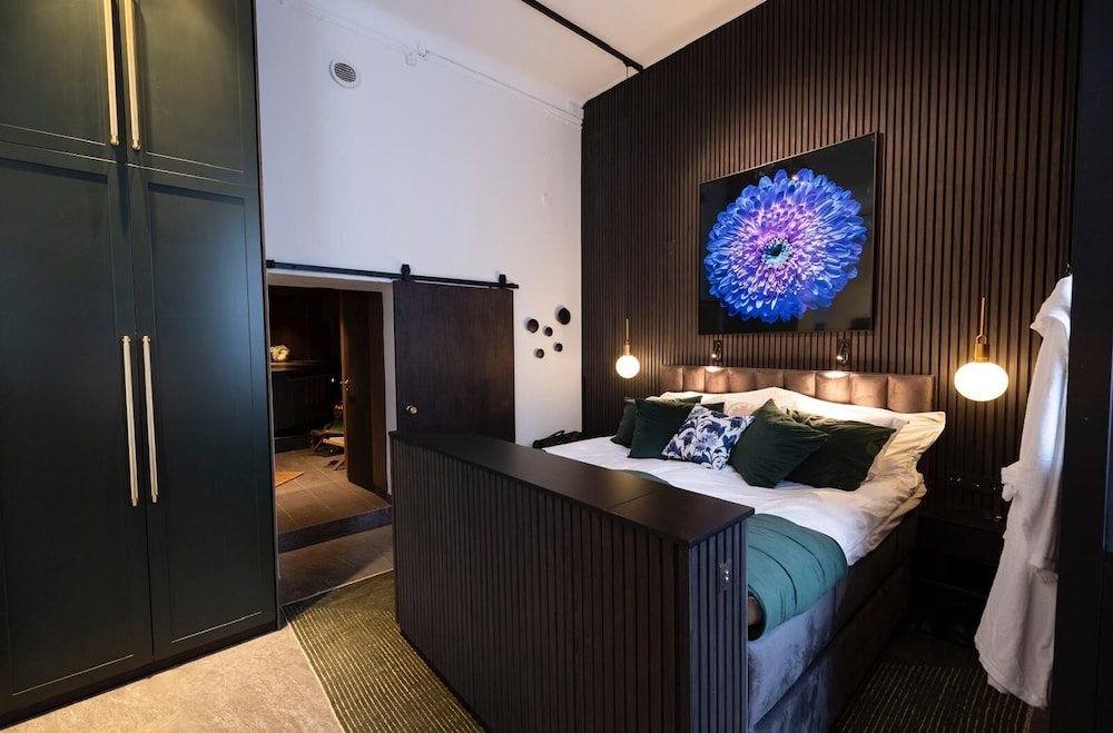 Luxury Townhome, 2 Bedrooms