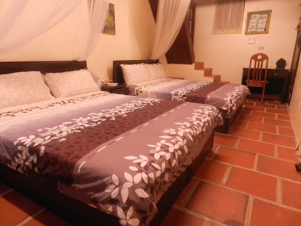 Family Quadruple Room, 2 Queen Beds, Non Smoking, Ensuite photo 1