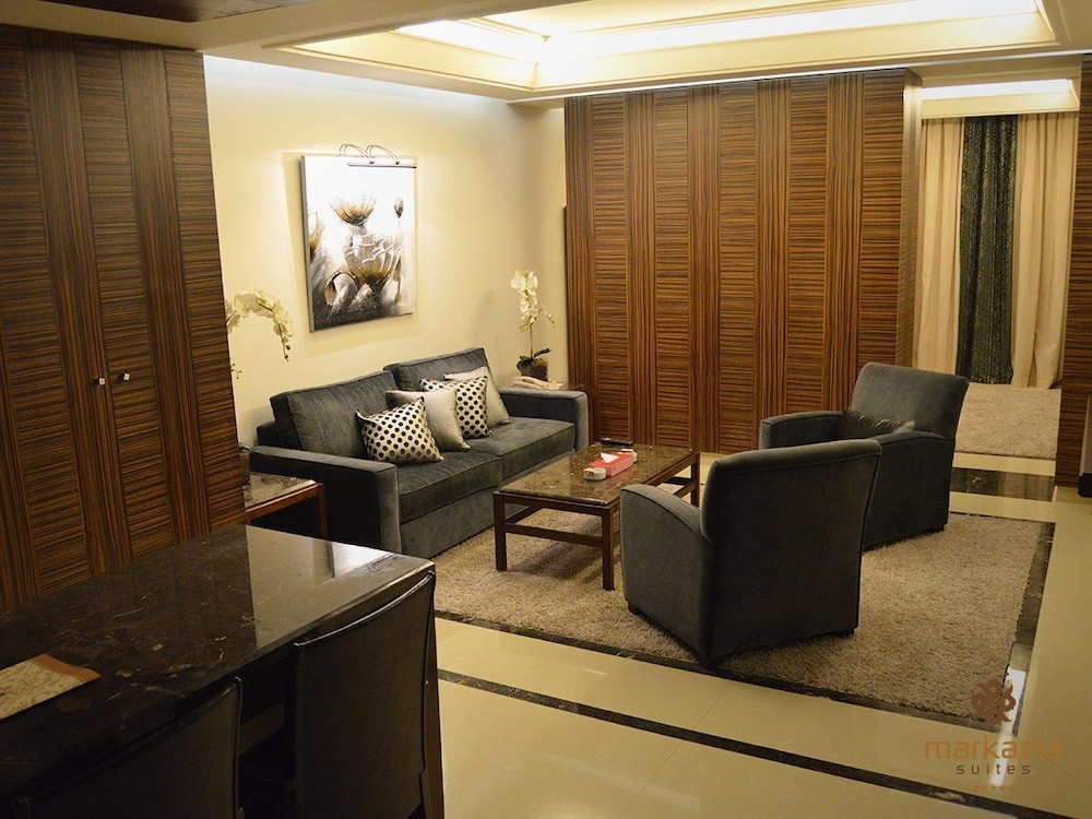 Business Suite photo 3