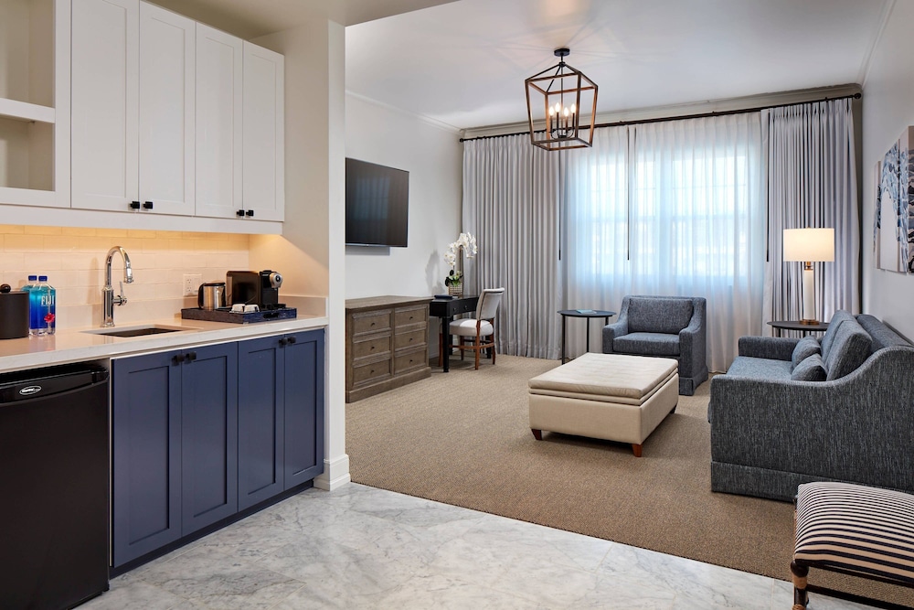 Suite, 1 Bedroom - Photo 6