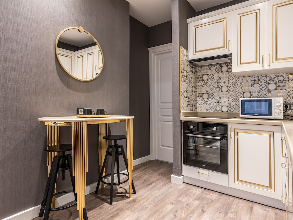 Luxury Condo photo 2