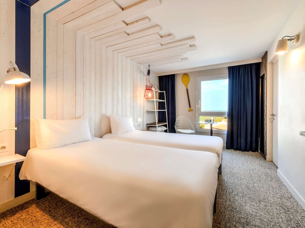 Room, Multiple Beds, Ocean View - Photo 11