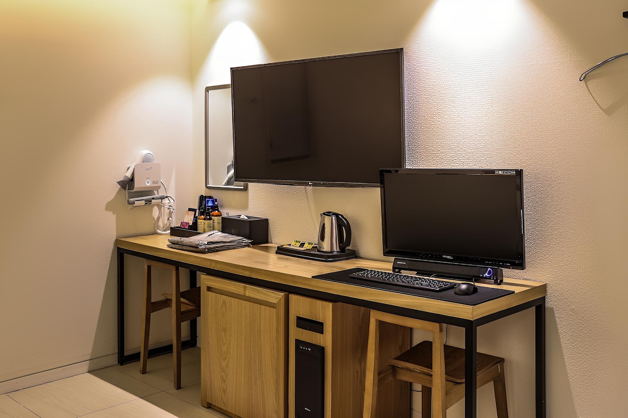 Deluxe Room - Photo 11