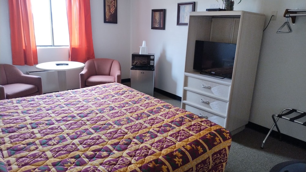 Standard Room, 1 King Bed, Refrigerator & Microwave