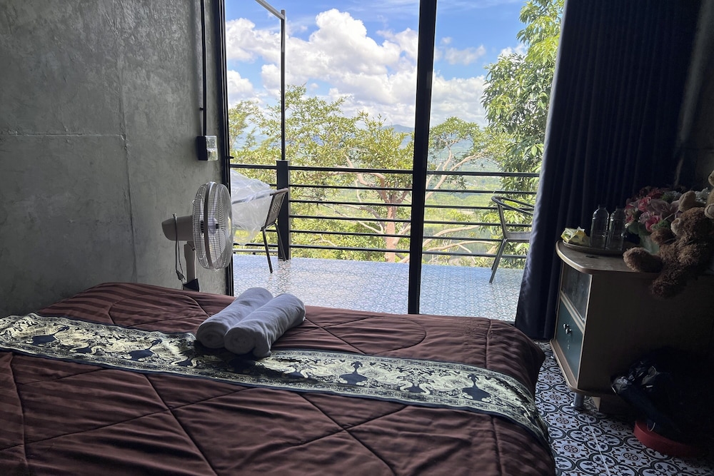Deluxe Room - Photo 3