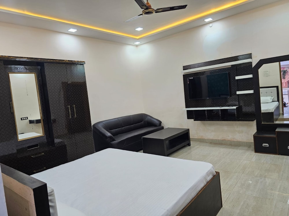 Deluxe Double Room, Multiple Beds, City View