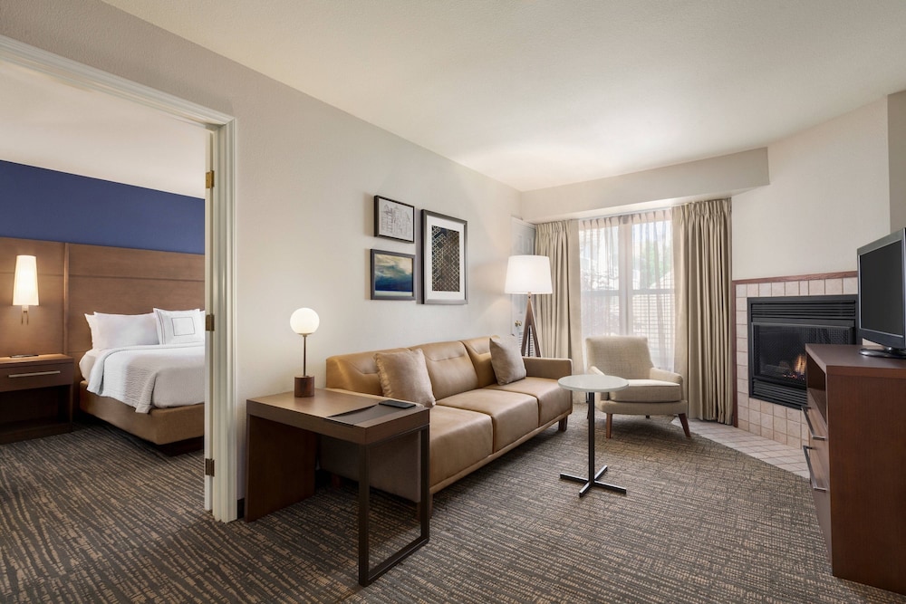 Business Room, 2 Bedrooms (Mobility Accessible, Roll-In Shower) photo 3