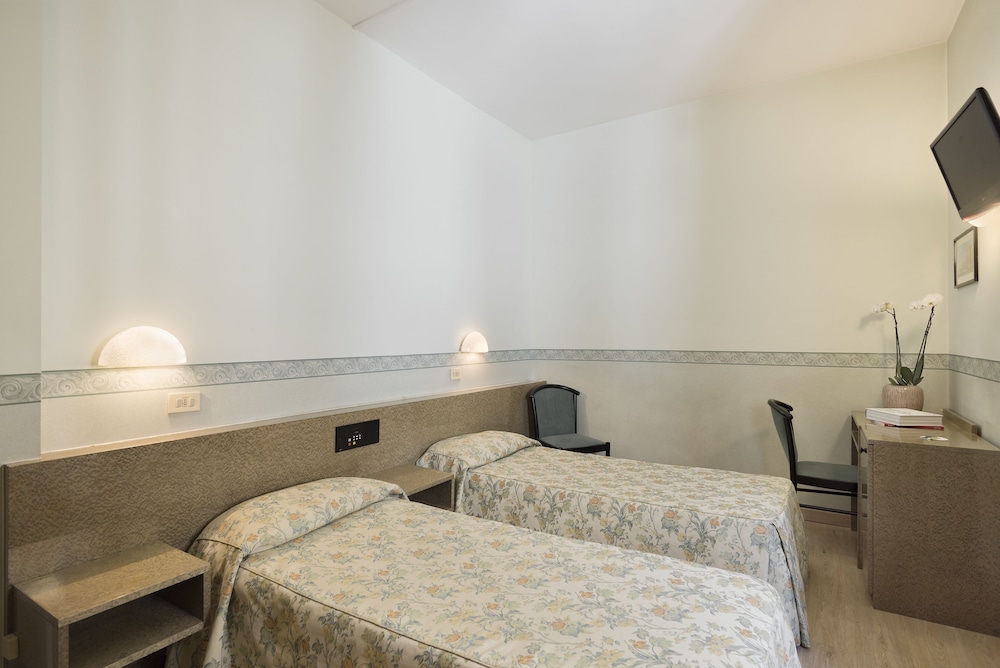 Classic Double or Twin Room photo 3