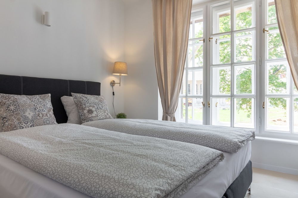 Panoramic Double Room, 1 Queen Bed, City View (5) photo 2