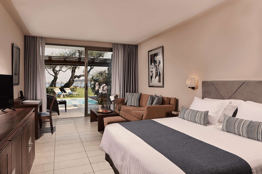 Junior Suite, Private Pool, Beachfront - Photo 2