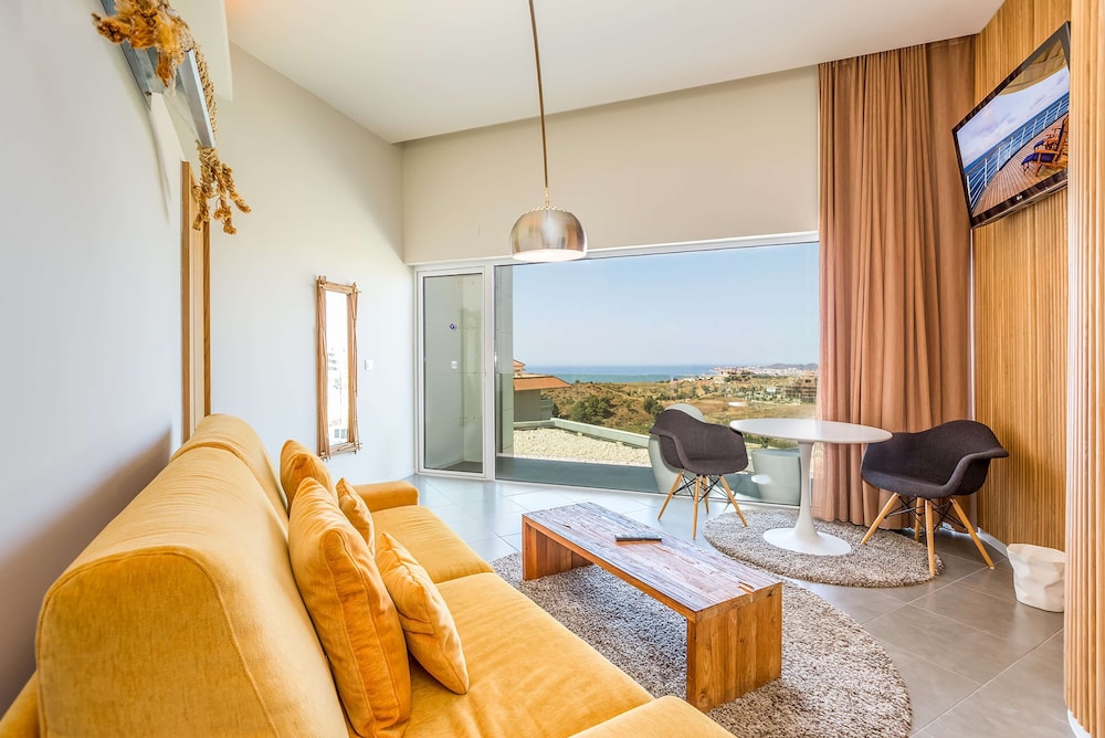 Suite, 1 Bedroom - Photo 12