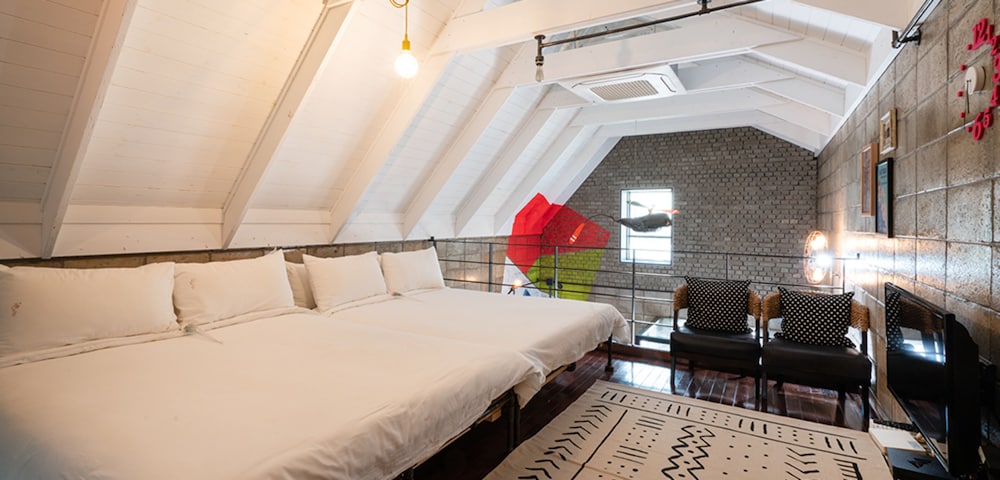 Duplex, 1 Bedroom (Blue Pop) - Photo 3