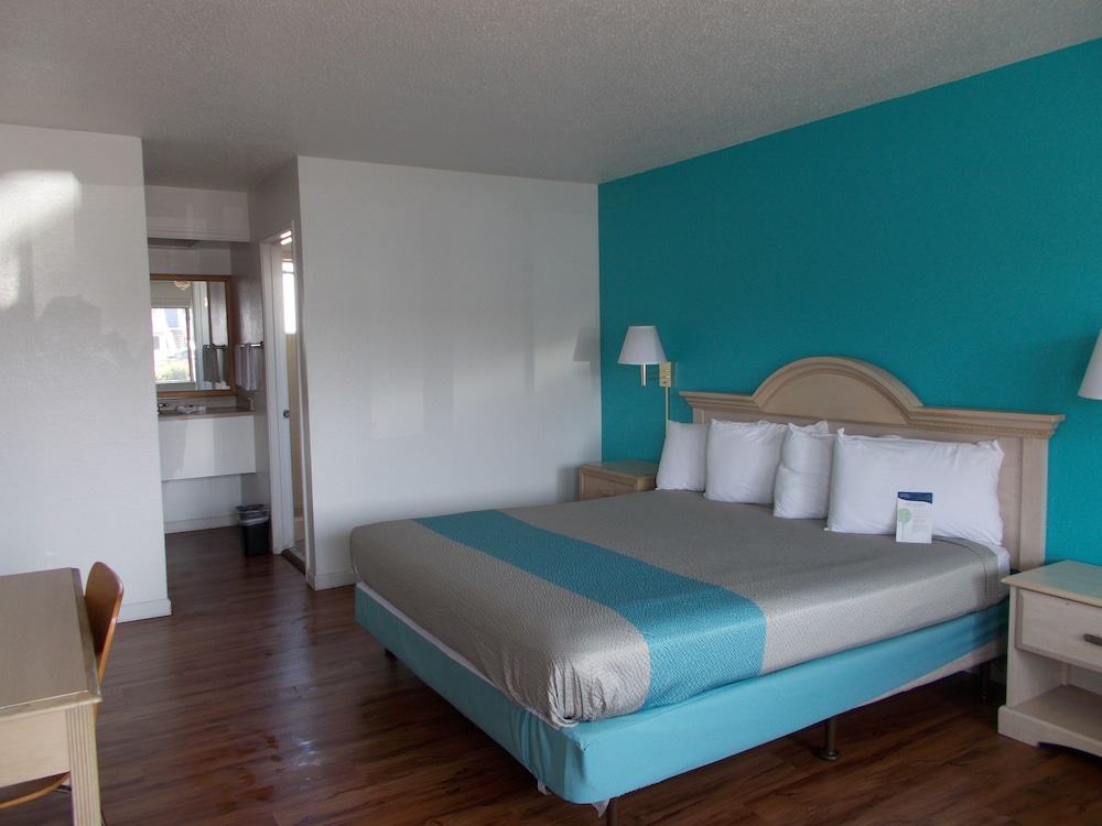 Standard Suite, Multiple Beds, Accessible, Non Smoking photo 2