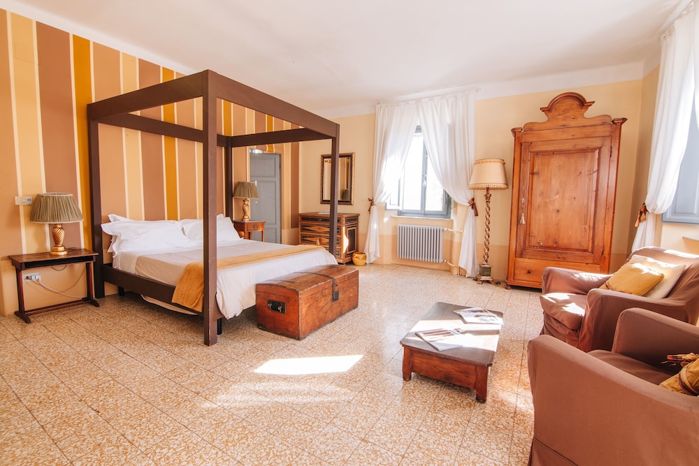 Suite, 1 Bedroom, 2 Bathrooms photo 1