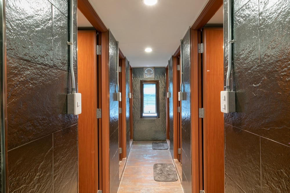 Basic Shared Dormitory, Mixed Dorm photo 2