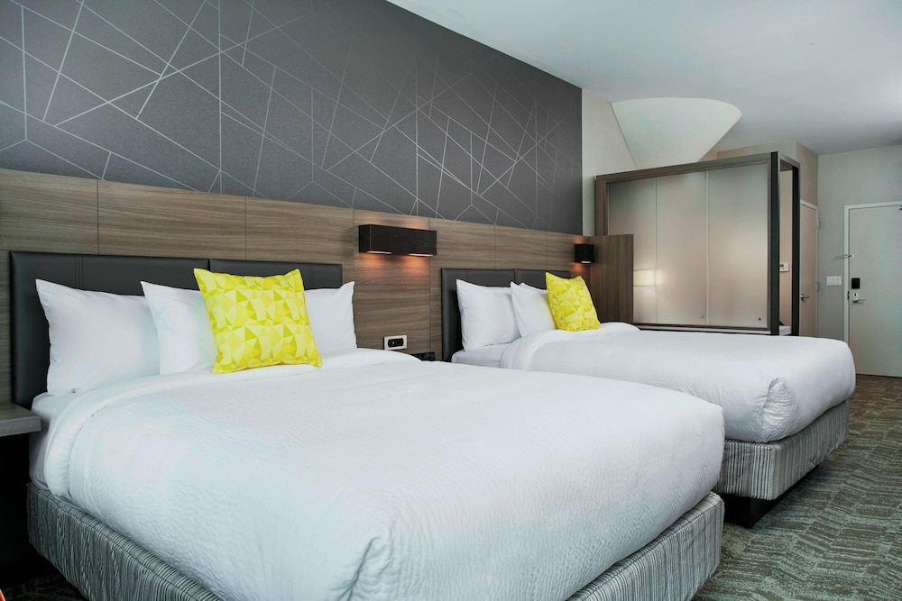 Suite, 2 Queen Beds (Hearing Accessible)