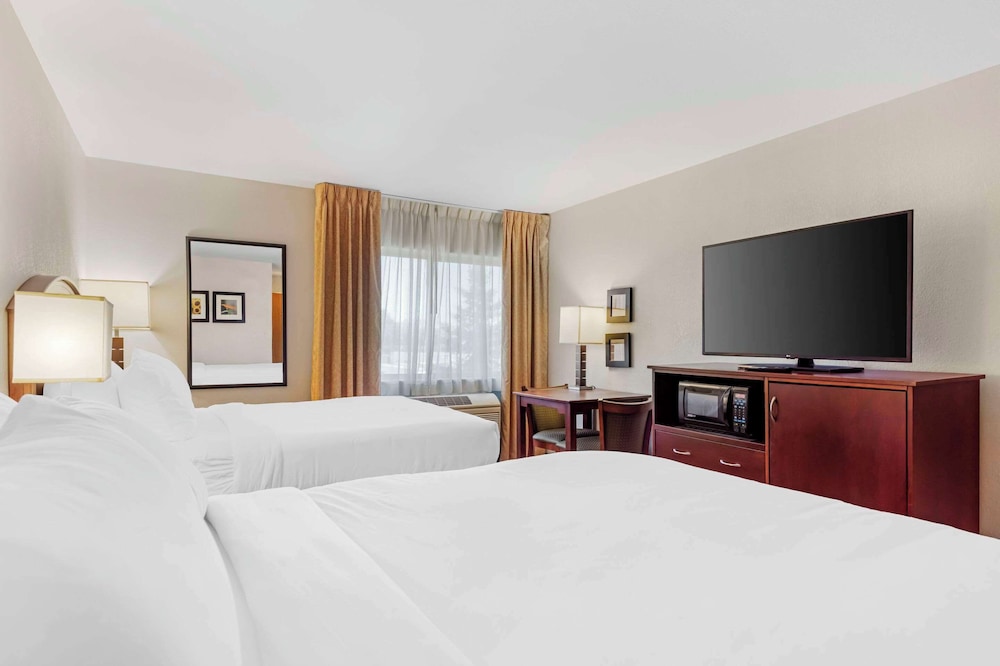 Standard Room, 2 Queen Beds, Non Smoking - Photo 4