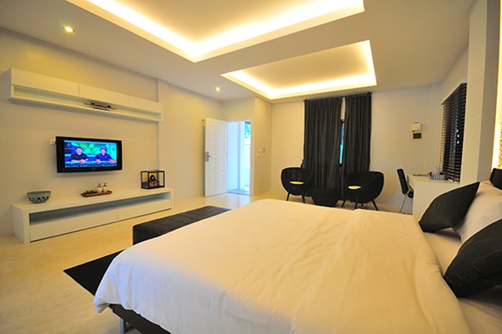Premium Deluxe photo 2