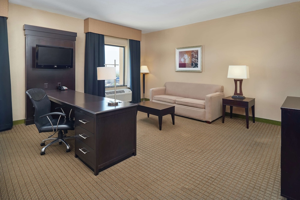 Suite, 1 King Bed, Accessible (Hearing) - Photo 3