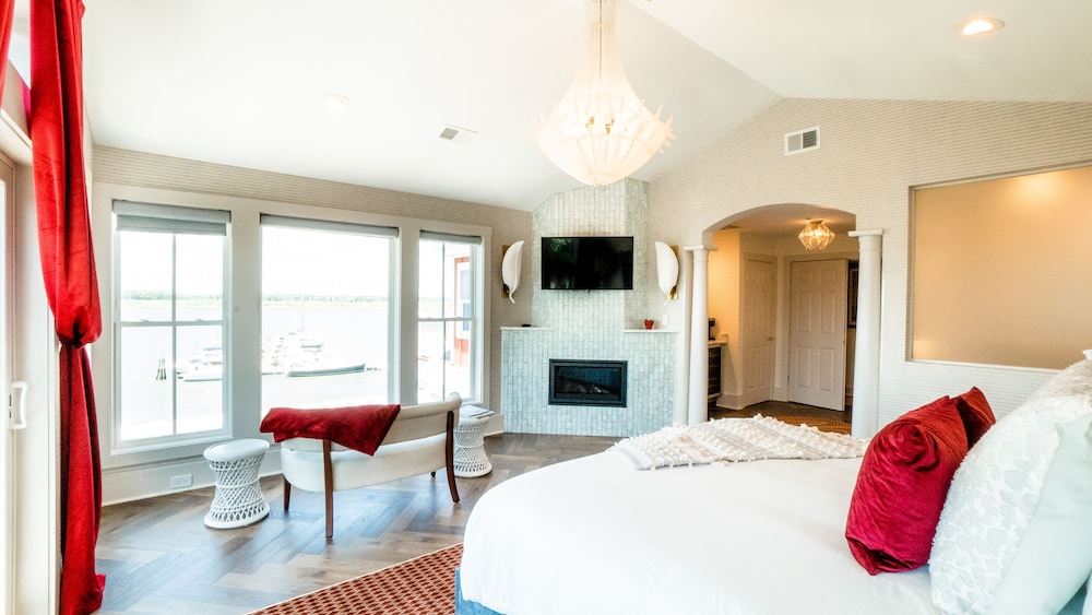 Deluxe Room, 1 King Bed, River View, Garden Area