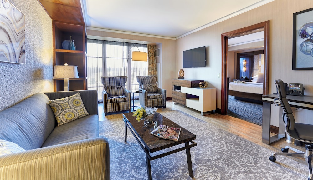 Suite, 1 King Bed (Suite King Bed ADA) photo 3