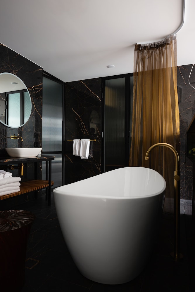 The Suite - Photo 10