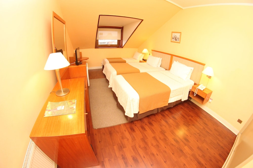 Standard Triple Room, 3 Twin Beds photo 3