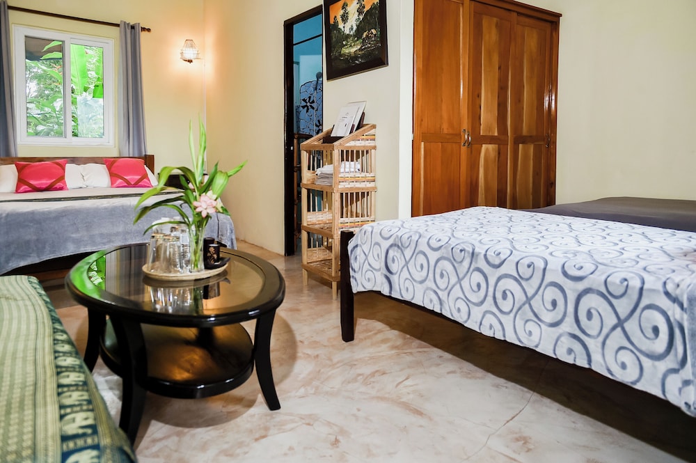 Deluxe Quadruple Room, 1 Bedroom, Private Bathroom, Garden View photo 3