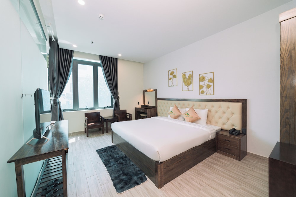 Superior Double Room, Bathtub photo 2
