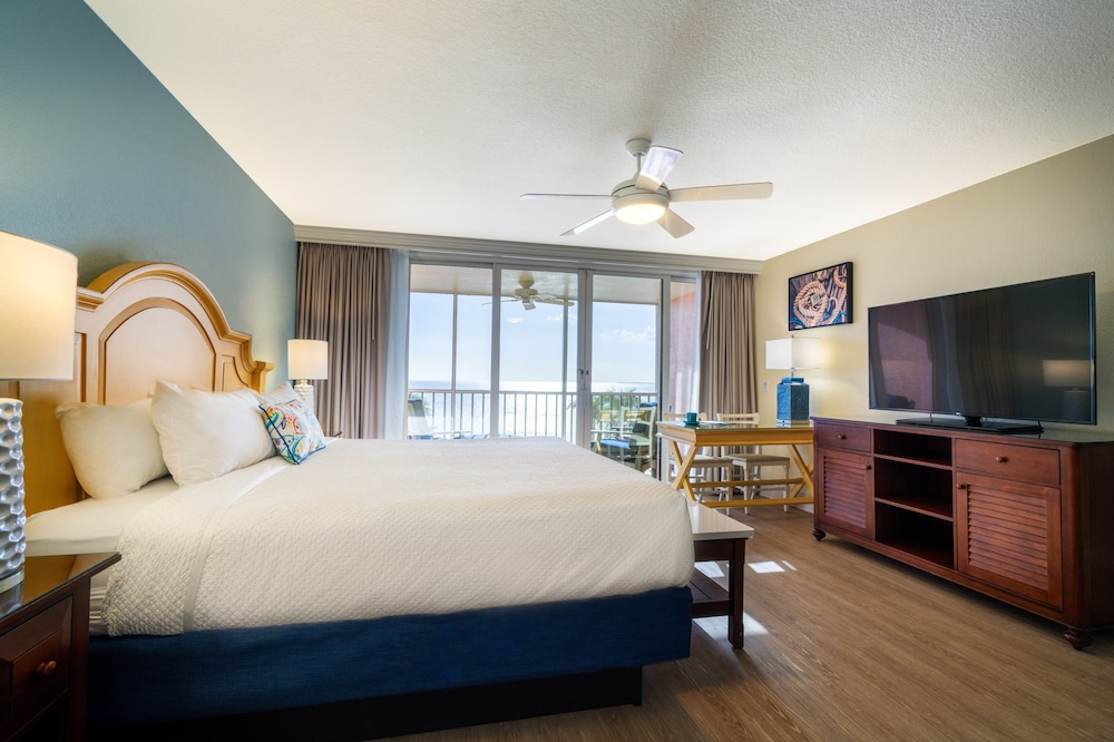 Deluxe Studio, 1 King Bed (Gulf Front) - Photo 3