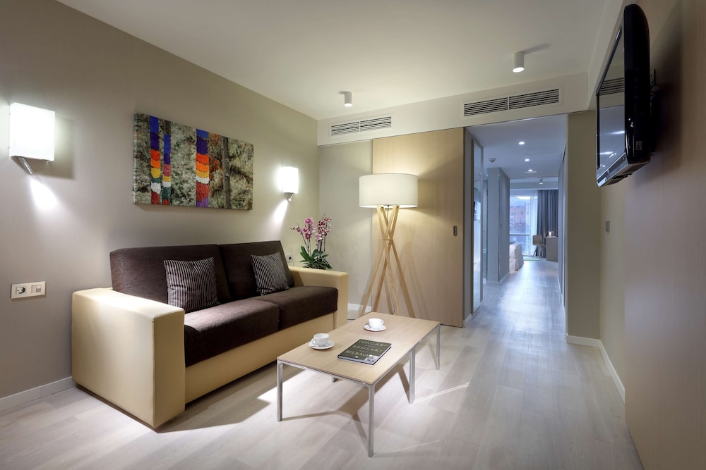 Suite - Photo 3