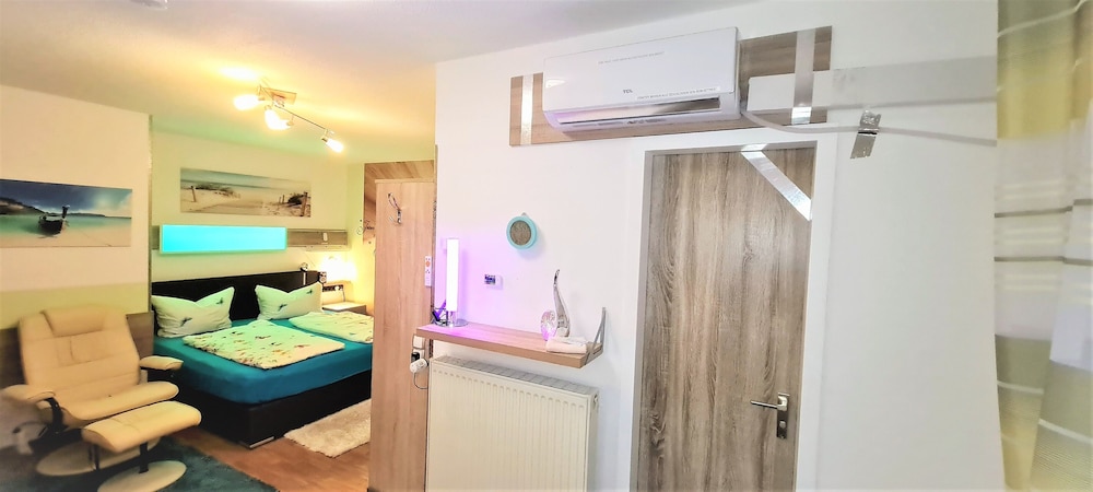 Luxury Double Room, Non Smoking, Refrigerator & Microwave photo 2