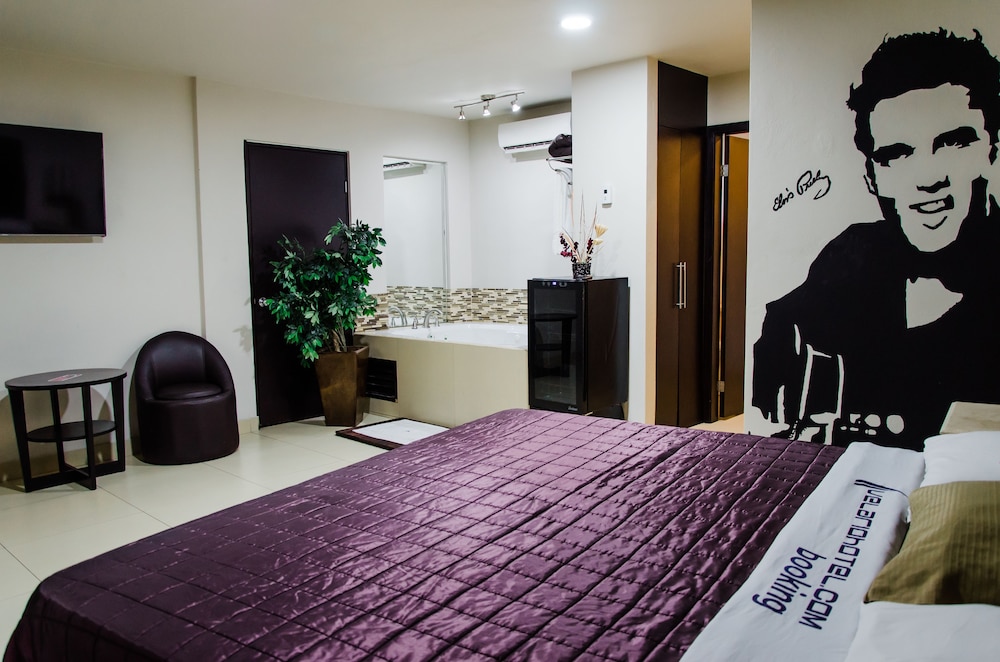 Suite (Jacuzzi) photo 2