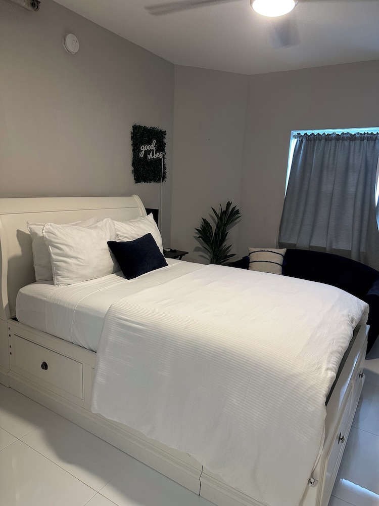 Mint condition studio in Sobe