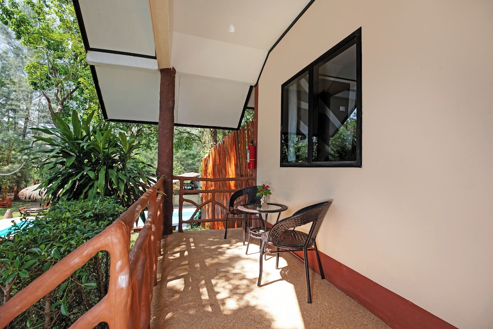 STUDIO BUNGALOW WITH POOL VIEW