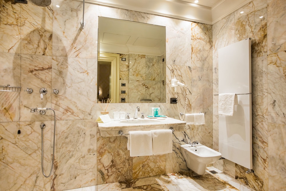 Comfort Double or Twin Room, Ground Floor thumbnail 6