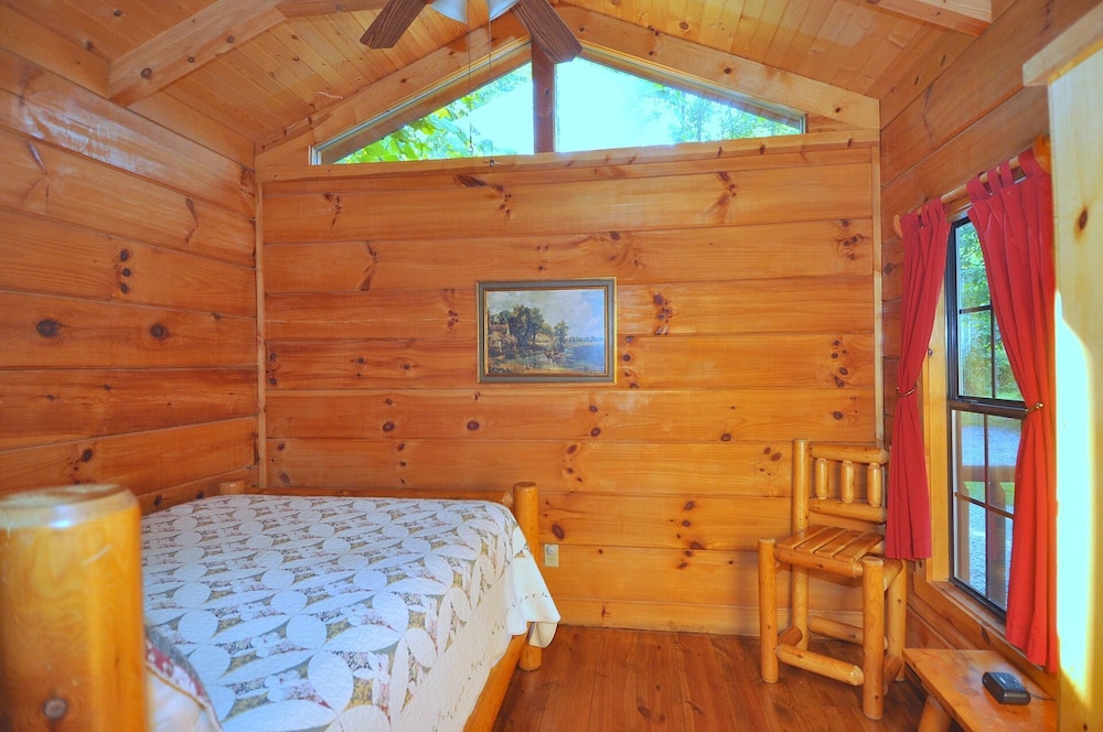House, 2 Queen Beds (Sleepy Creek - Creekside Escape ) photo 1