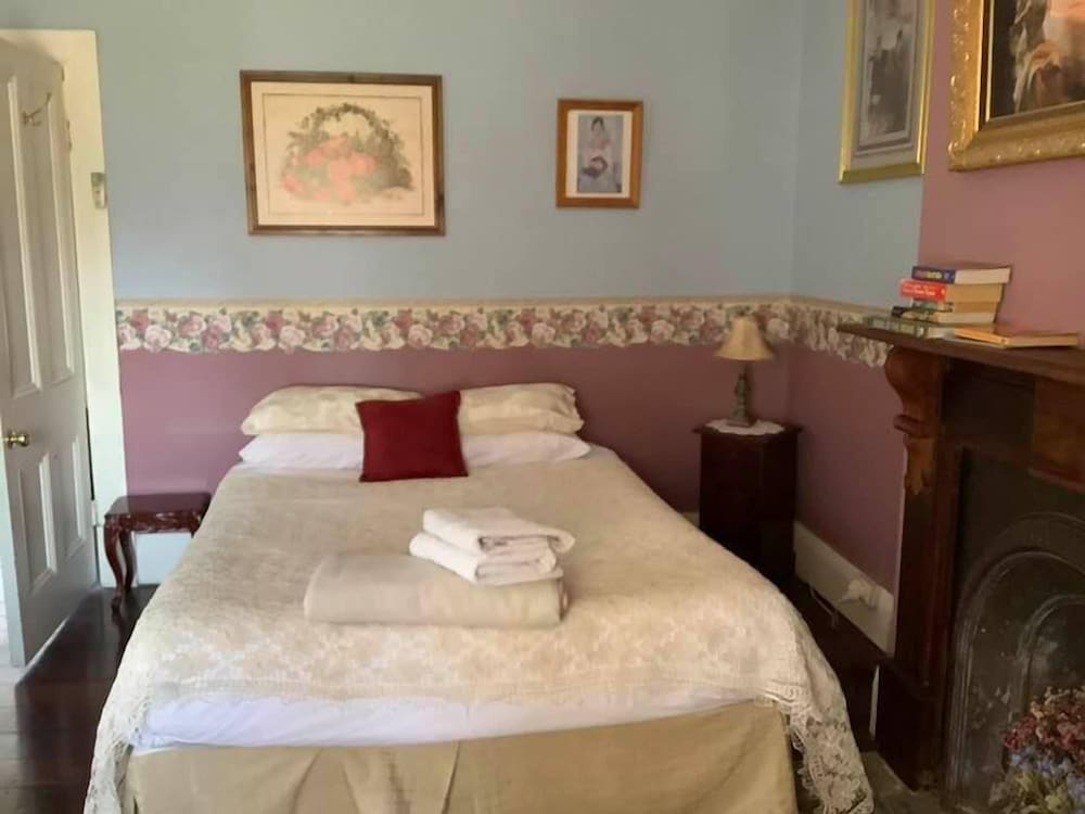Economy Double or Twin Room, Private Bathroom (Regency Room) photo 1