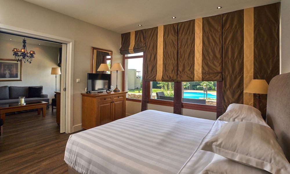 Family Suite, Balcony - Photo 7