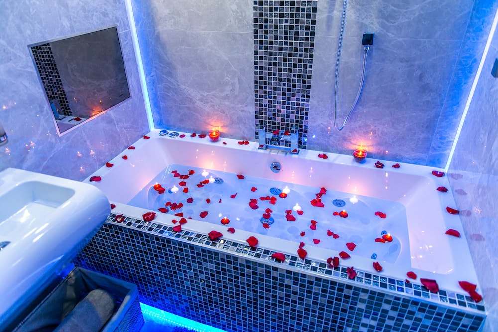 Royal Apartment, Hot Tub (The Royal Spa Suite) photo 1