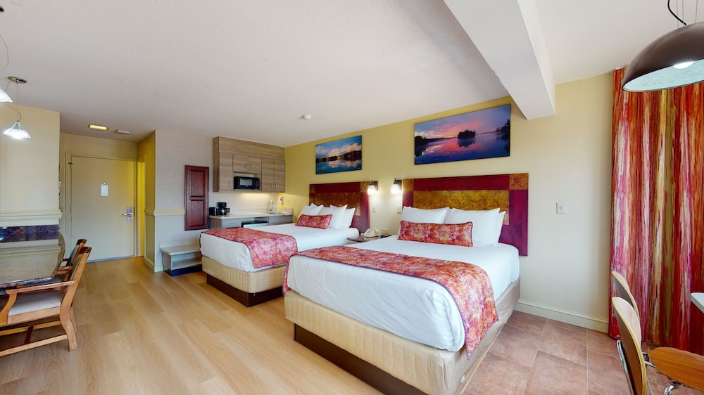 Standard Room, 2 Queen Beds, Partial Lake View, Ground Floor photo 2