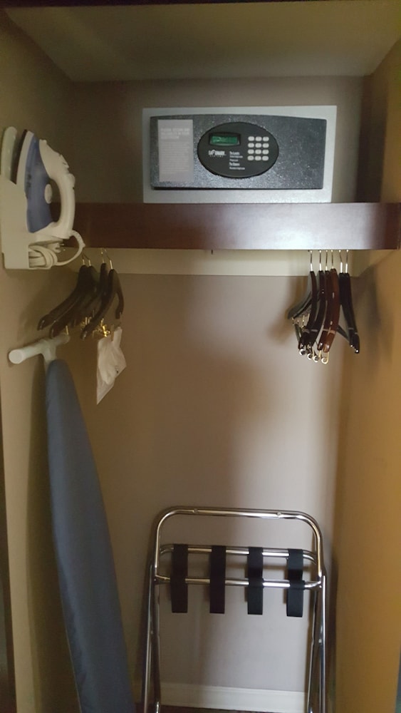 Traditional King Room - Hearing Accessible