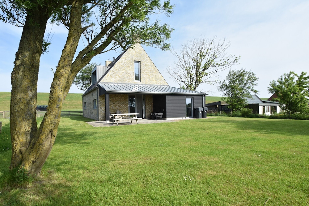 Villa photo 1